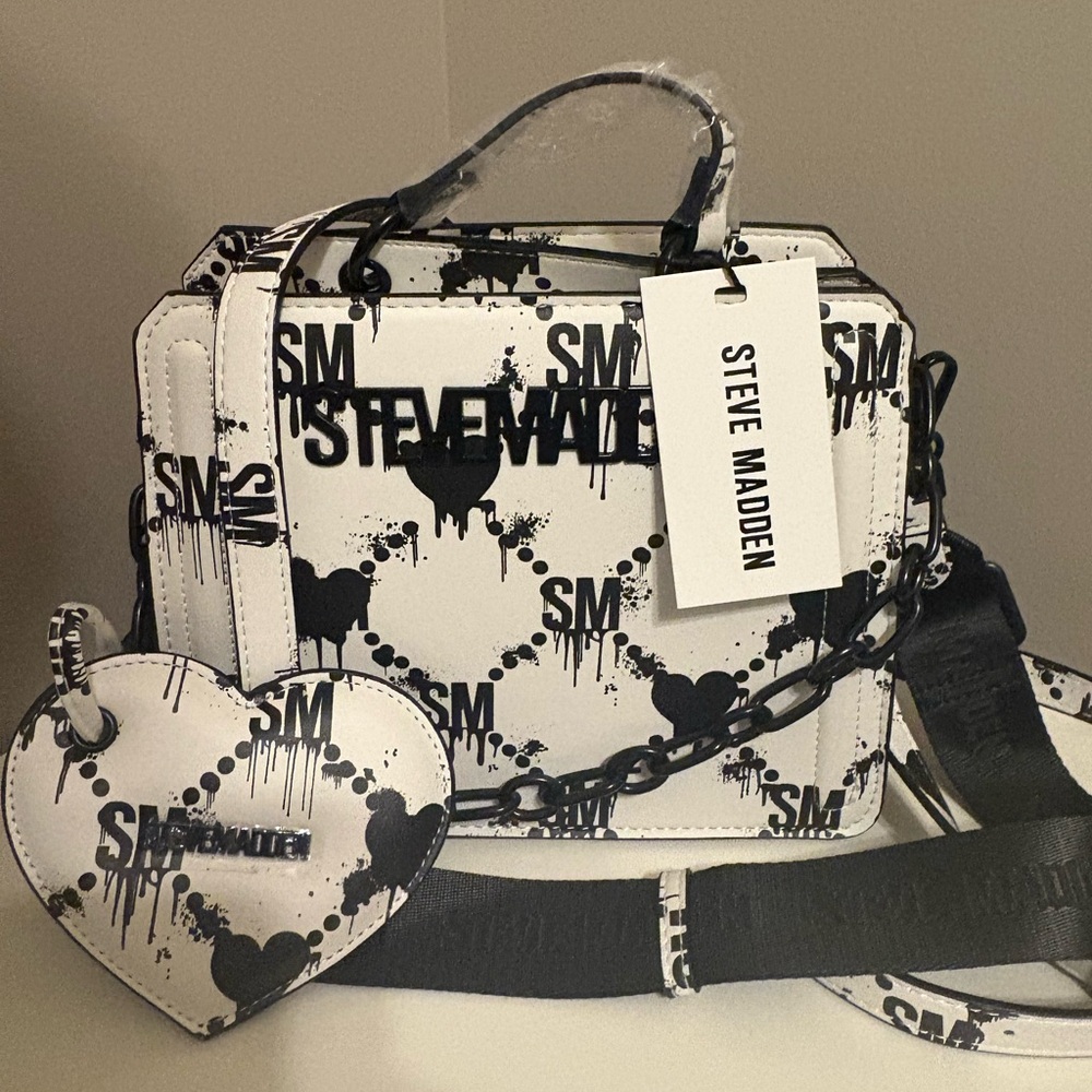 Steve Madden Bevelyn Hearts Satchel – White/Black